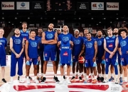 开云官网-波兰男篮鏖战希腊男篮，米切尔送出助攻