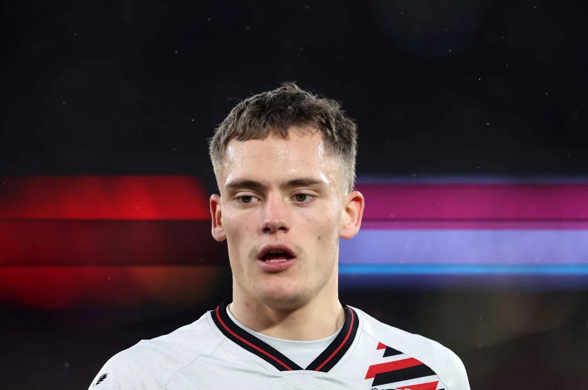 勒沃库森血洗德国,莱万爆发神勇的简单介绍 勒沃库森血洗德国,莱万爆发神勇的简单介绍