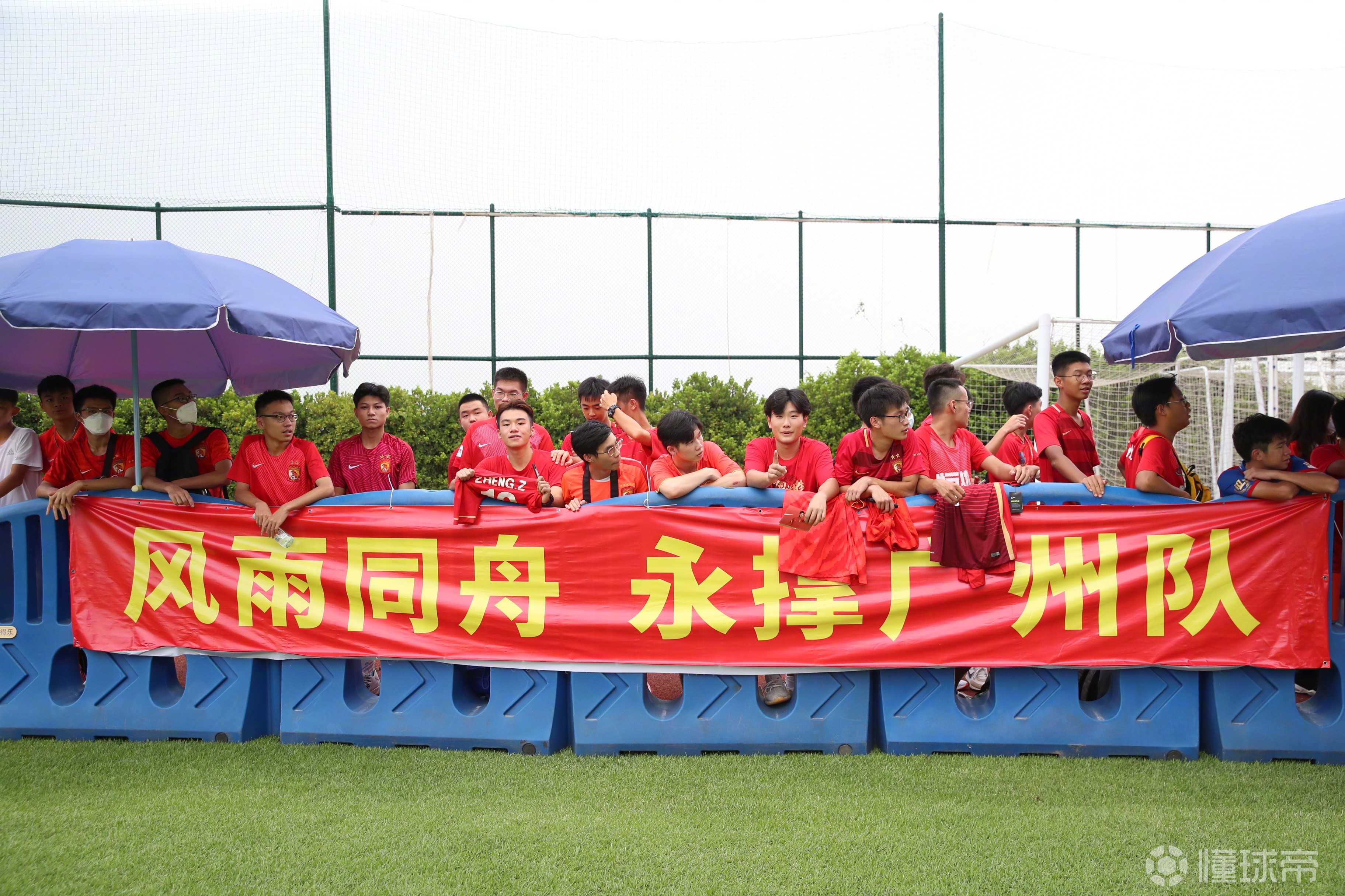 包含雷恩队球迷热情,为球队加油助威的词条 包含雷恩队球迷热情,为球队加油助威的词条