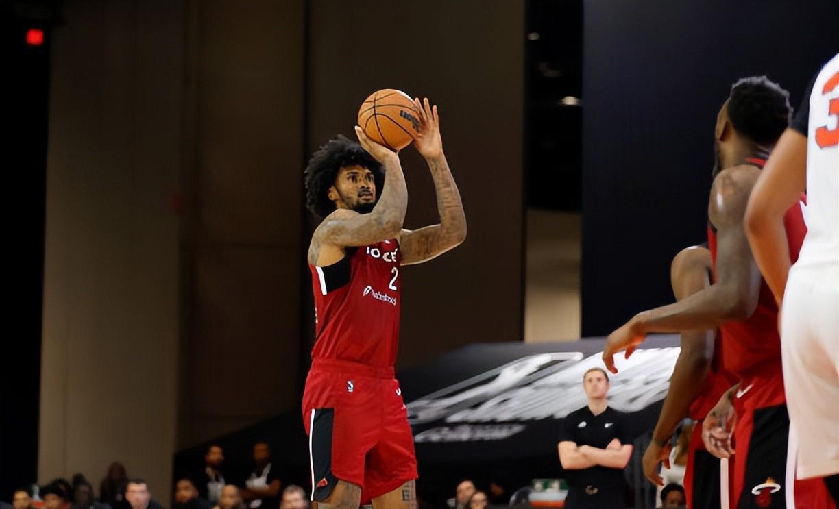 热火队新秀表现亮眼,备受赞誉成为球迷新宠的简单介绍 热火队新秀表现亮眼,备受赞誉成为球迷新宠的简单介绍