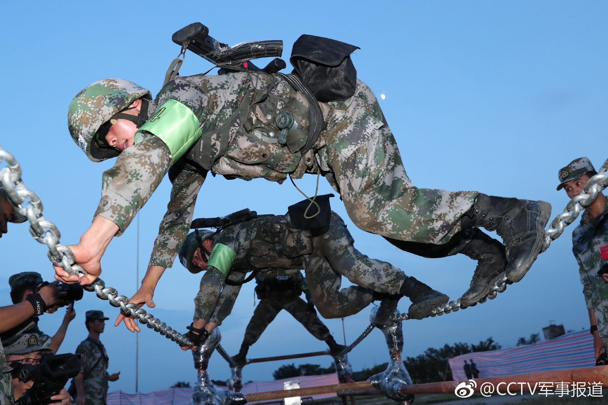 哥伦比亚队员晒出夺冠奋斗照片 哥伦比亚队员晒出夺冠奋斗照片