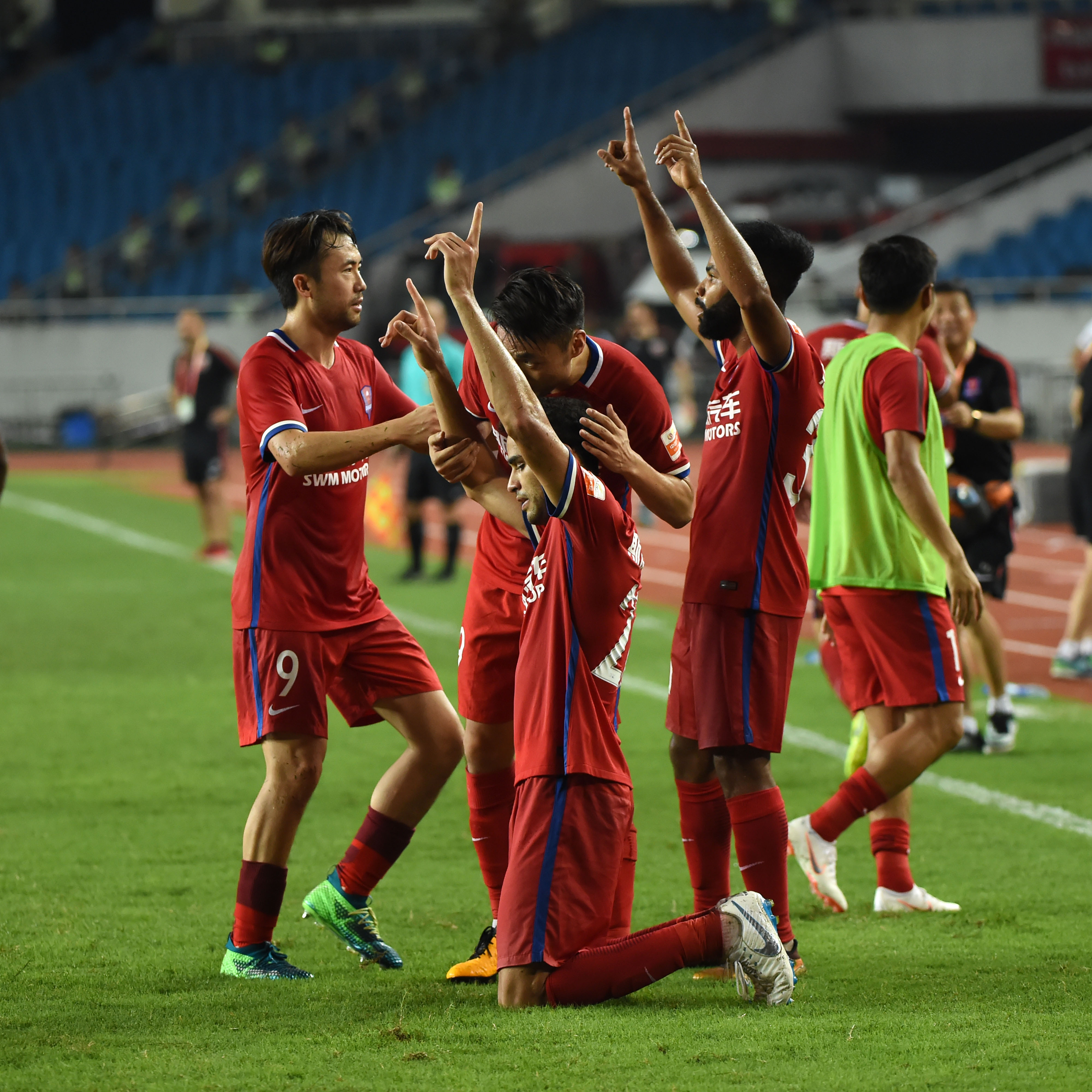 广州富力主场不敌重庆斯威,积分停滞的简单介绍 广州富力主场不敌重庆斯威,积分停滞的简单介绍