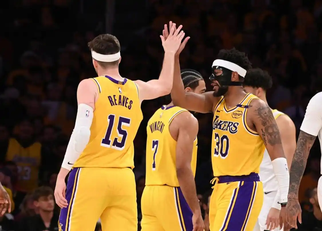 湖人不敌爵士,戴维斯分挥泪战败,球队低迷的简单介绍 湖人不敌爵士,戴维斯分挥泪战败,球队低迷的简单介绍