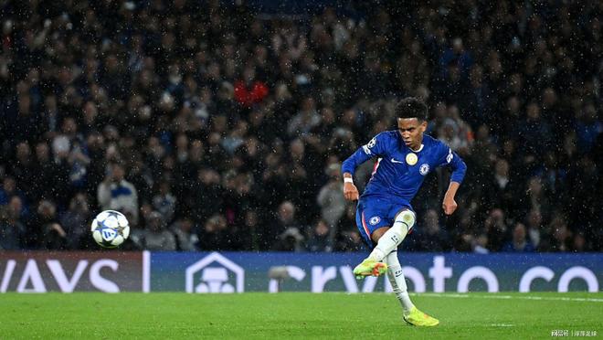 关于切尔西被阿贾克斯逼平,战况胶着激烈的信息 关于切尔西被阿贾克斯逼平,战况胶着激烈的信息