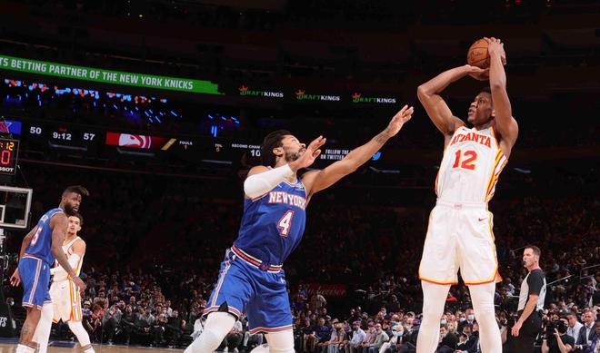 老鹰队球员通宵训练备战难关