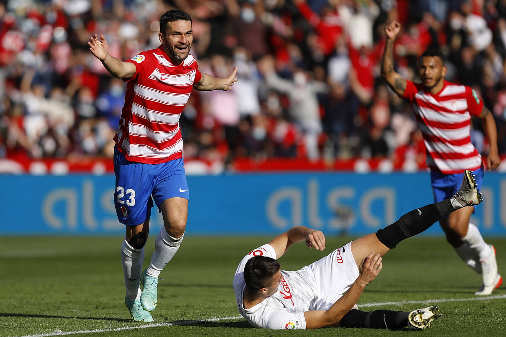 包含格拉纳达主场惨败,保级压力持续加大的词条 包含格拉纳达主场惨败,保级压力持续加大的词条