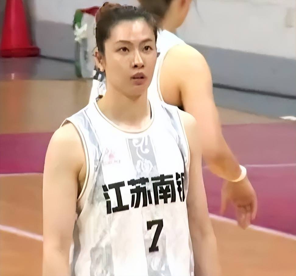 江苏女篮新赛季备战,引发热议 江苏女篮新赛季备战,引发热议