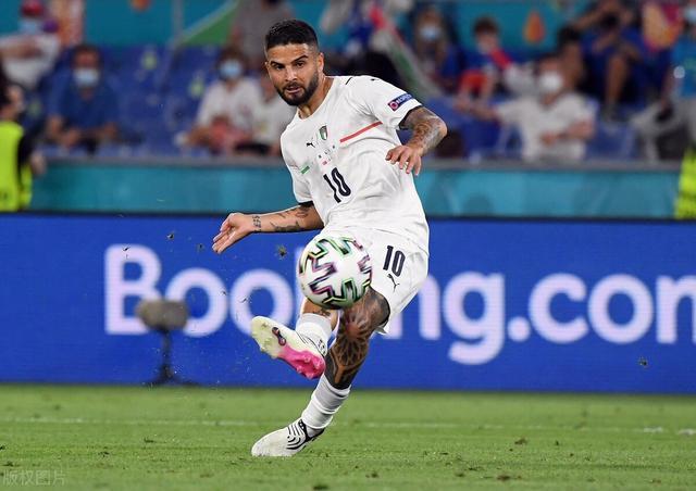 关于里昂险胜那不勒斯，卡瓦哈尔状态火热的信息