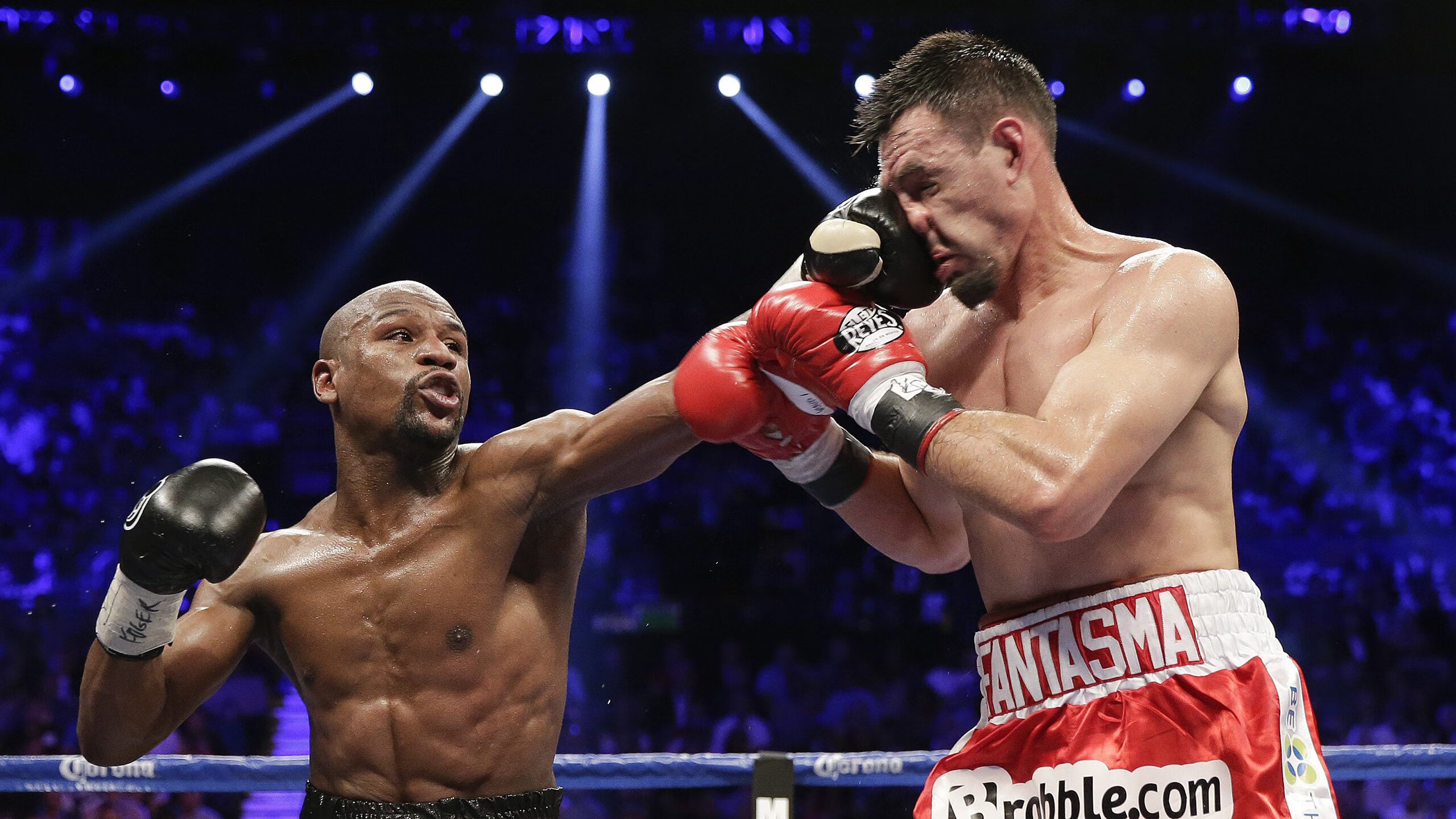 当足球传奇驶入F1赛道，C罗接管揭幕战，葡萄牙精神跨越赛场边界