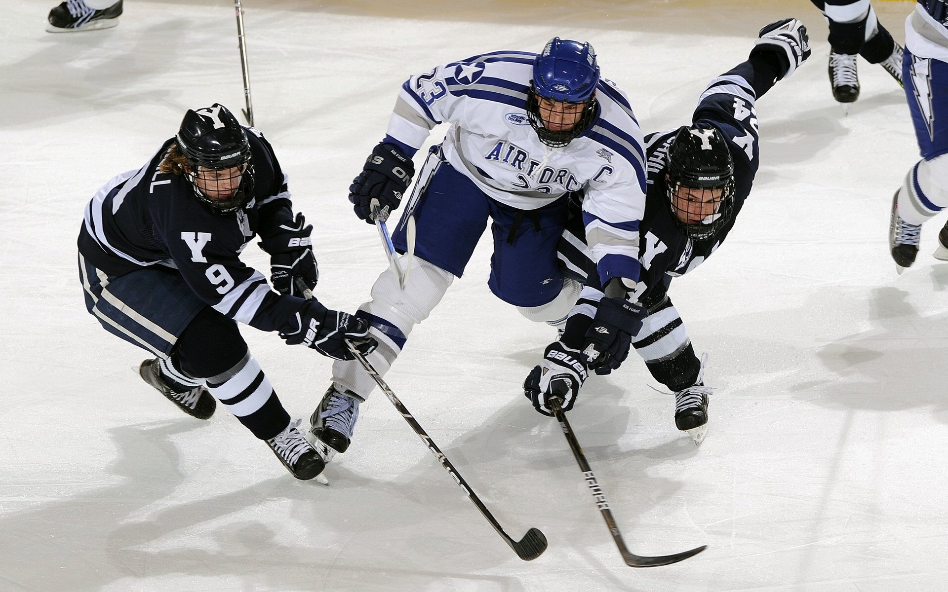 欧冠淘汰赛焦点战，尼斯正面击溃伊朗，书写绿茵传奇